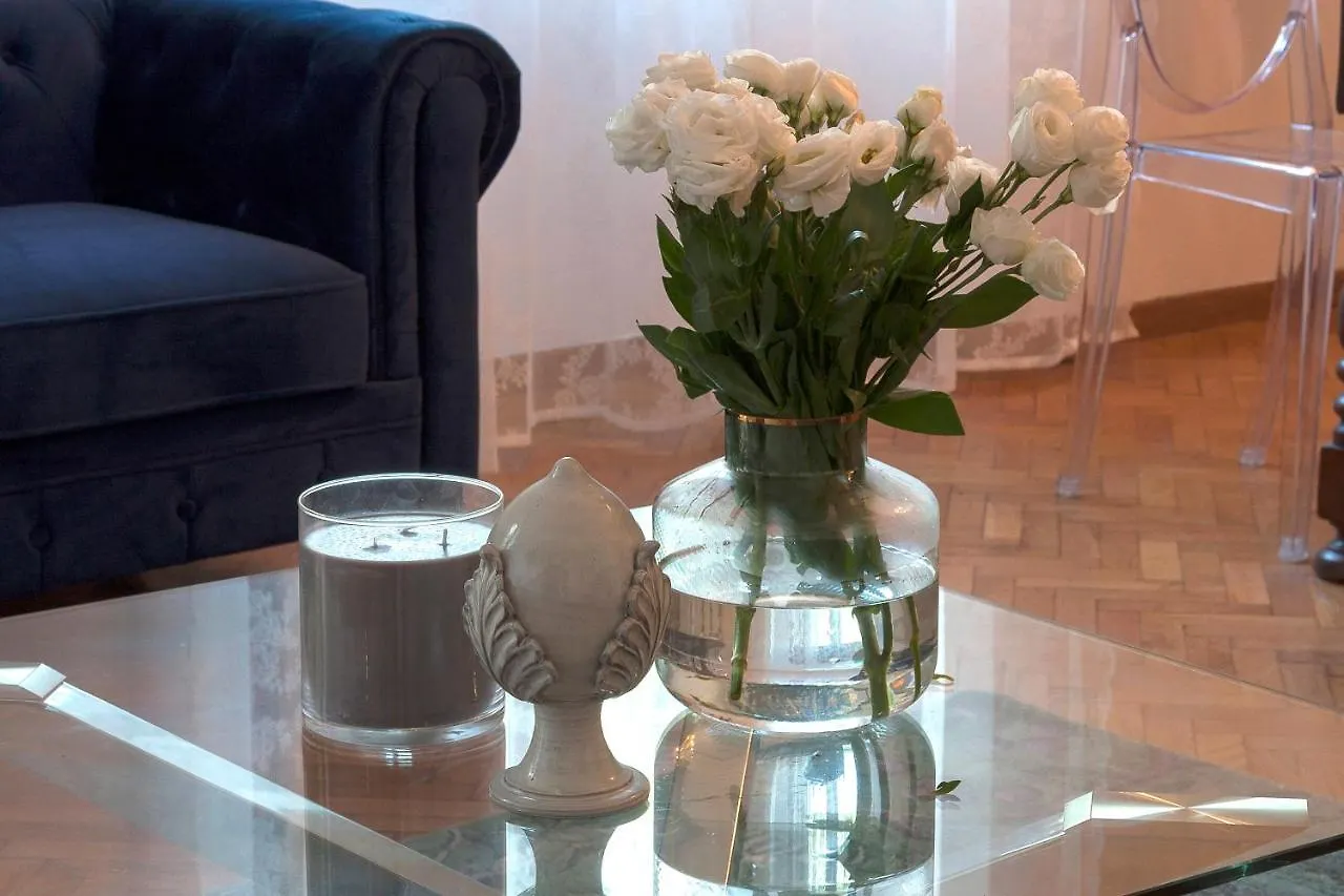 Leopoldo Apartment By Mamo Florence